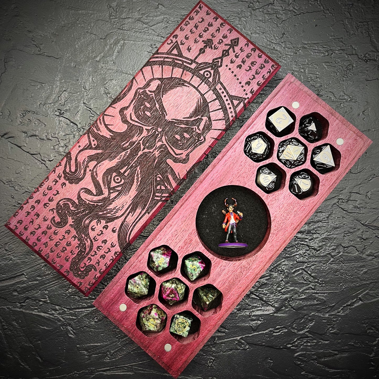 R'yleh Engraved Dual Hex Hero Vault